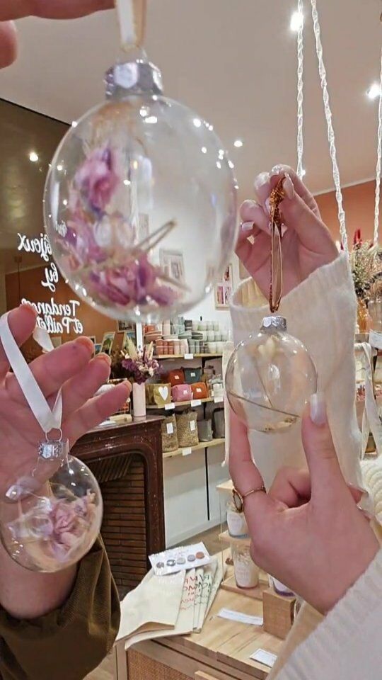 Nos nouveautés de Noël en direct live avec les prix et tous les détails produits!

A très vite en boutique ! 

🥰